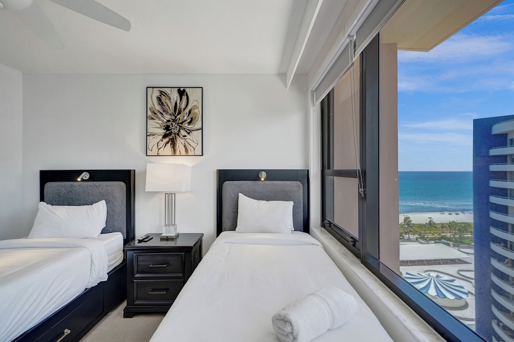 2 Bedrooms, Beach, Modern, Retreat, 2 Queen and Twin Beds, Ocean Front, 2 Bathrooms, Sofa, Sauna, Building 2