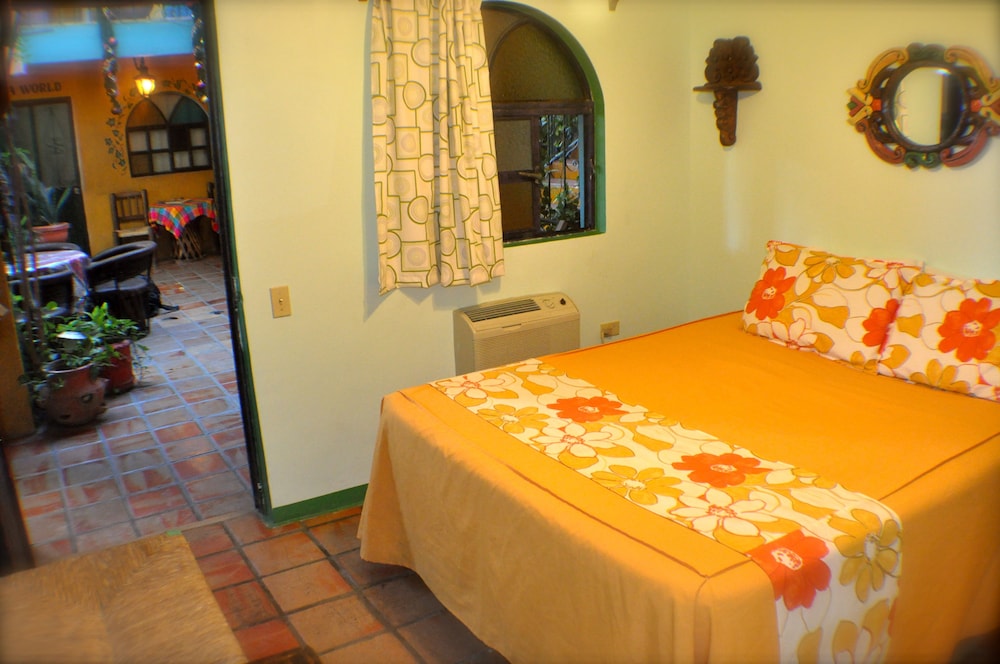 غرفة قياسية بسرير كوين، Cabo Inn Hotel 7/9