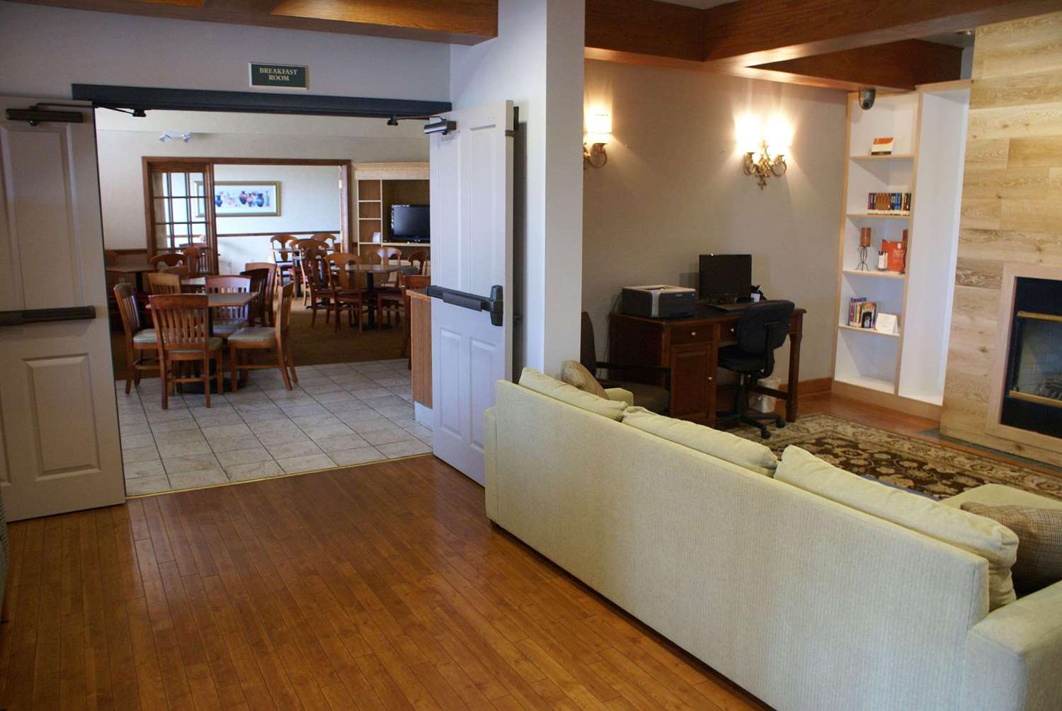 Country Inn & Suites By Radisson Lansing MI 27/42