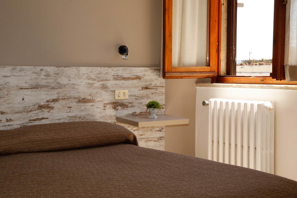 HOTEL MOM ASSISI 35/50