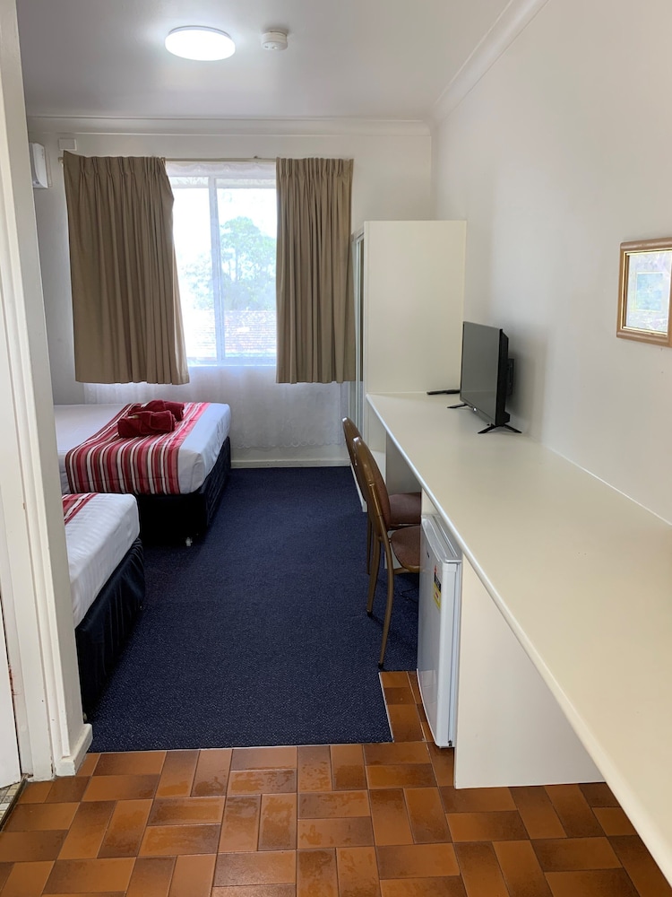 PANORAMA MOTOR INN 30/38