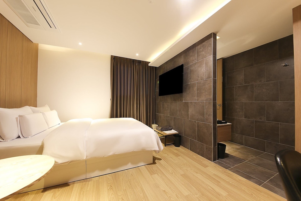 Central Person Hotel Pyeongtaek 9/33