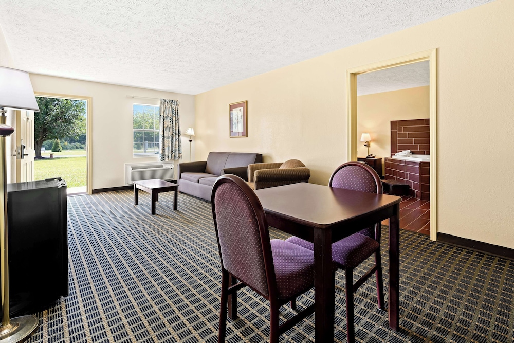 Americas Best Value Inn & Suites Mt. Pleasant 25/28