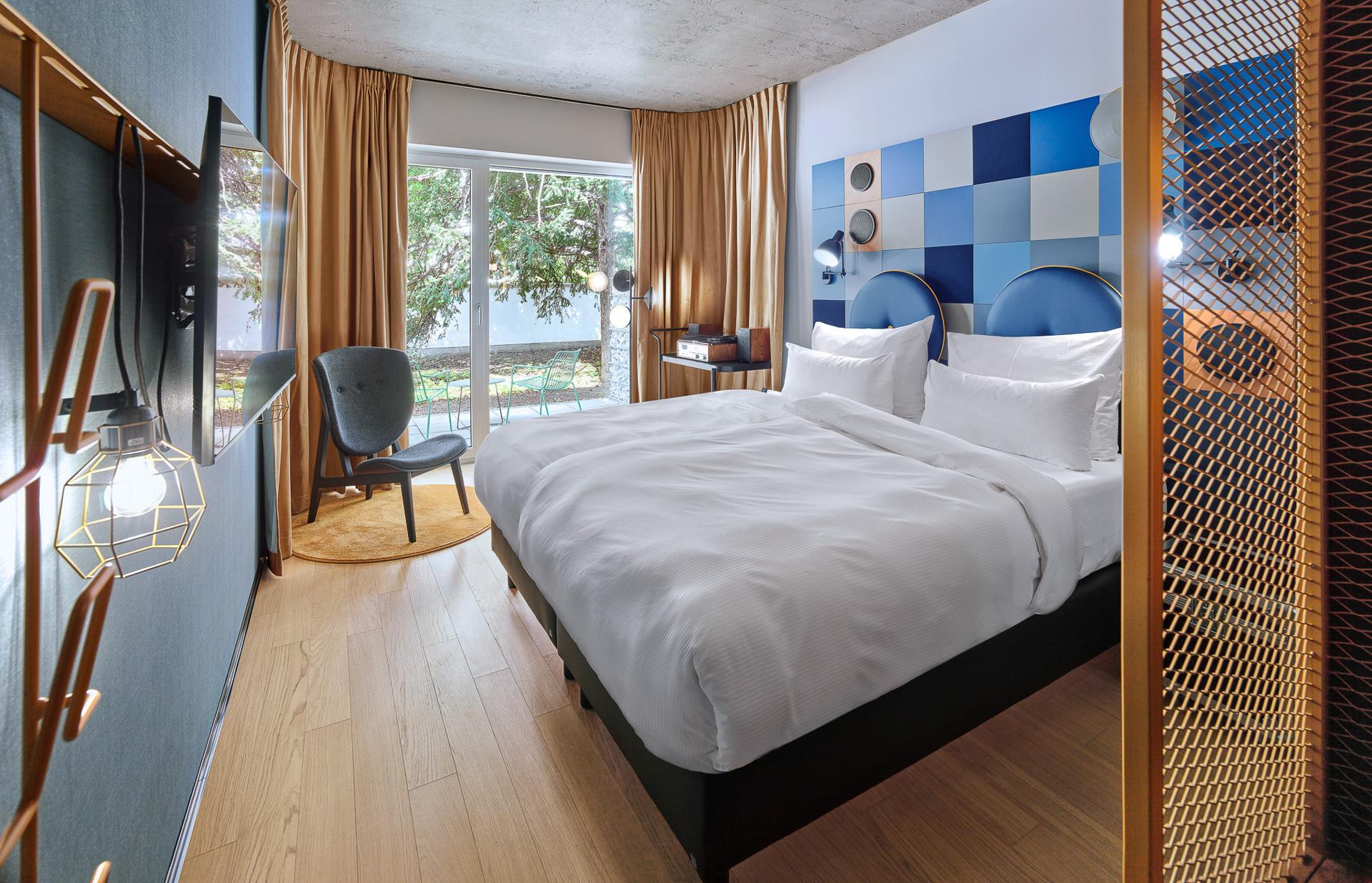 Courtyard, King Bed, Terrace