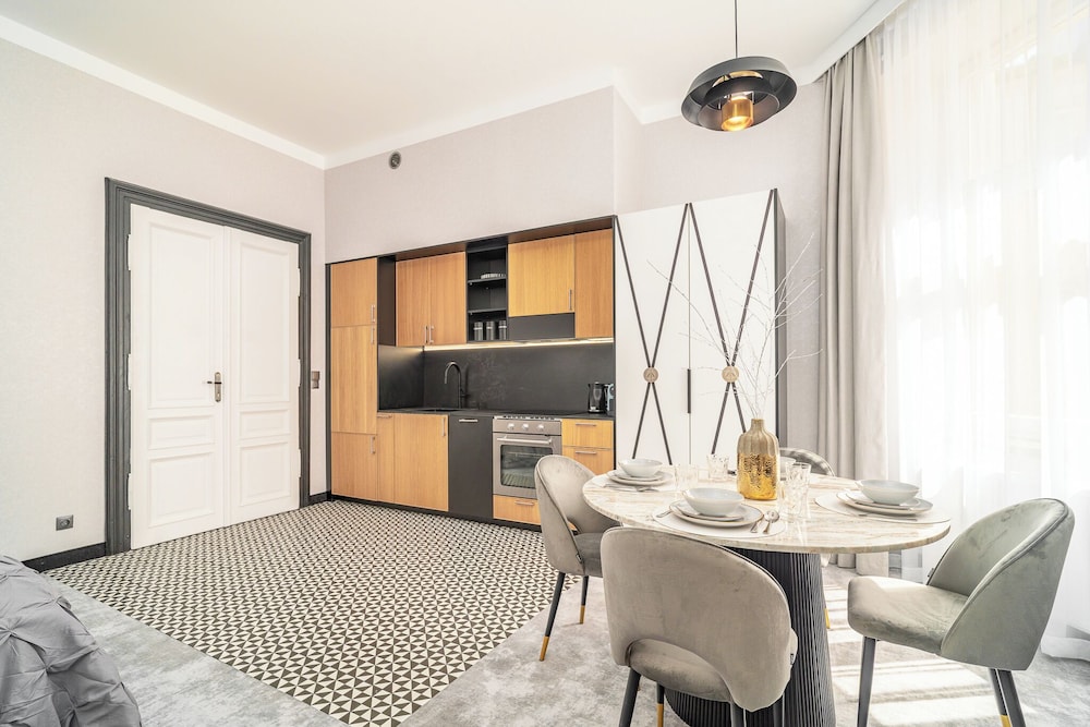 Szewska 22 Boutique 40/50