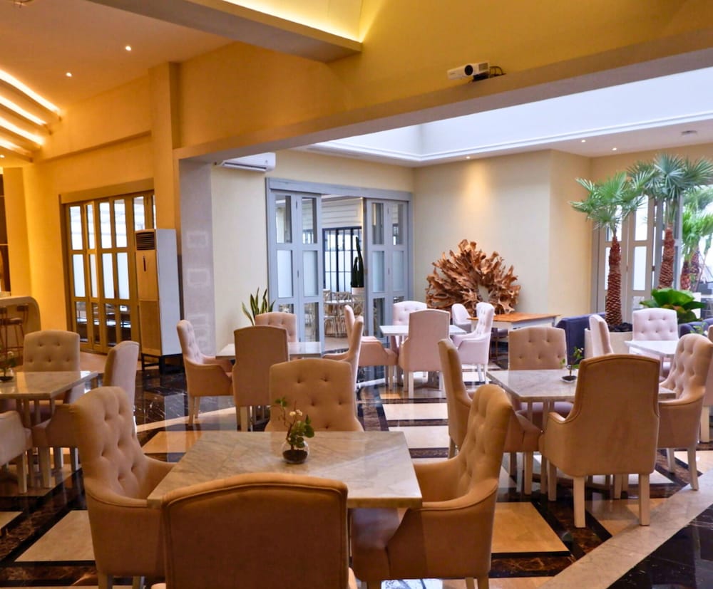 The Grantage Hotel and Sky Lounge 33/50