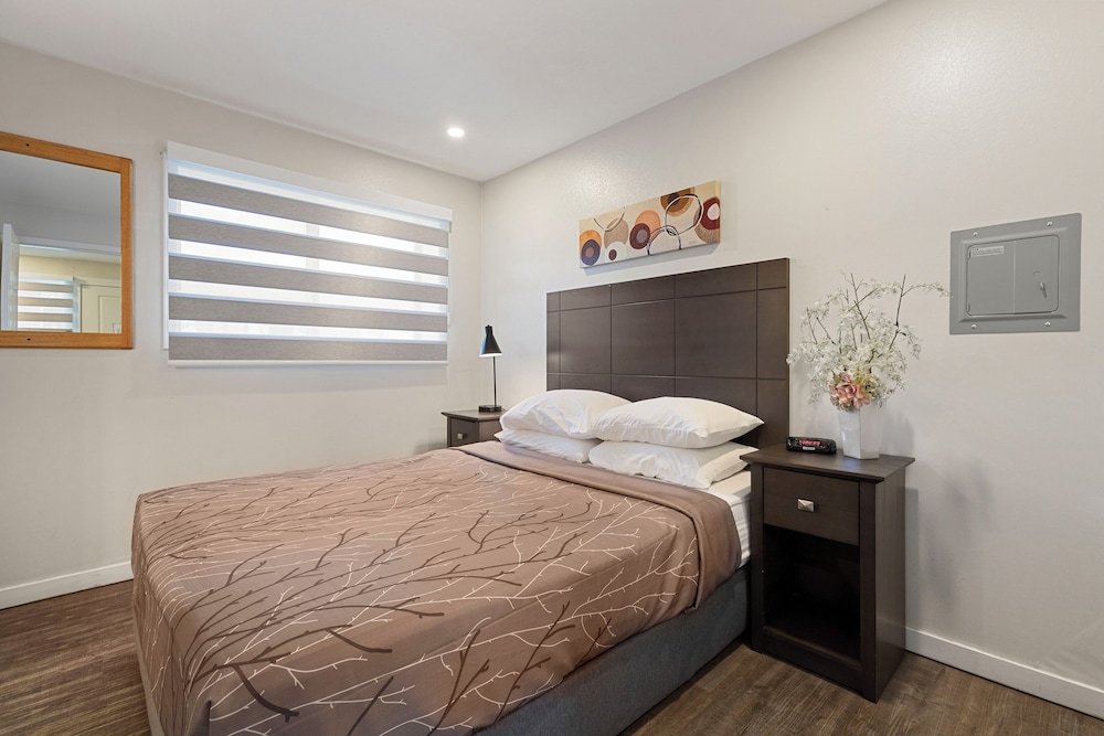 ROOM, SINGLE