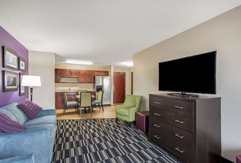 La Quinta Inn & Suites by Wyndham Norwich-Plainfield-Casino 23/33