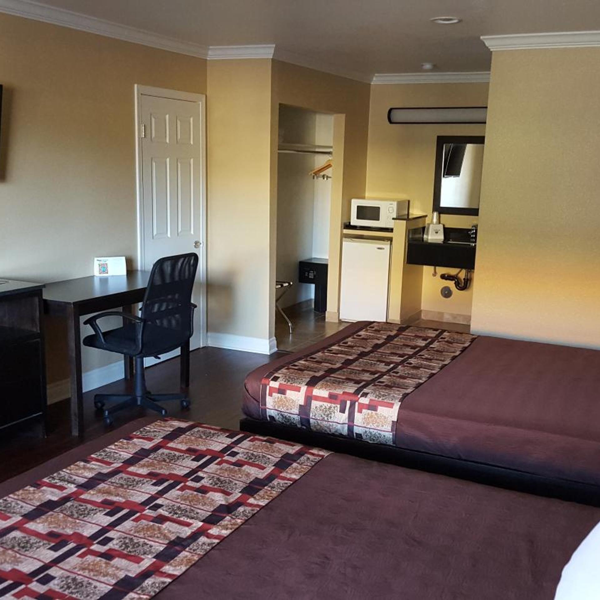 Anaheim Astoria Inn & Suites 10/22