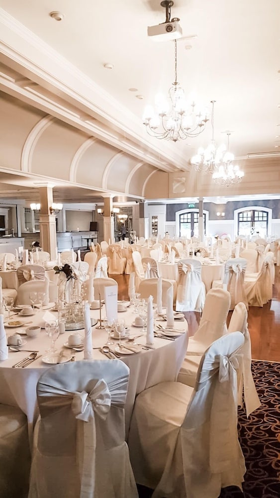Mulroy Woods Hotel 25/36