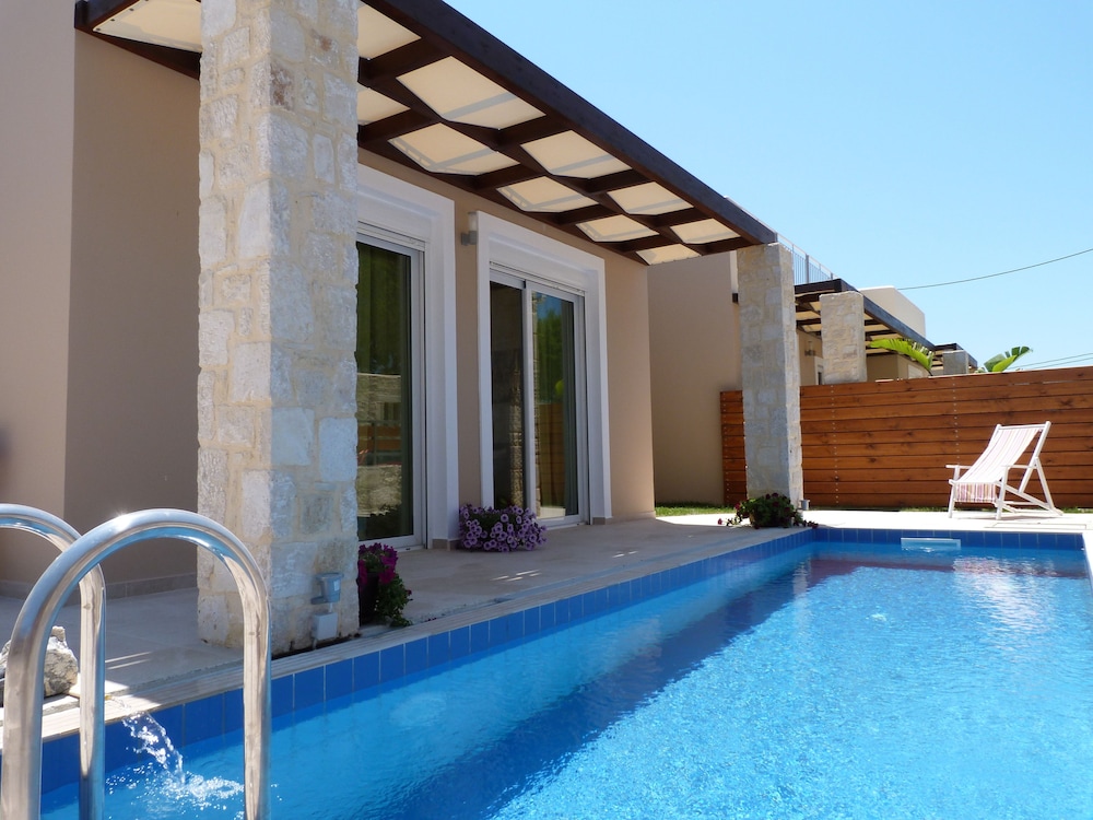 Azure Beach Seafront Villas 25/56