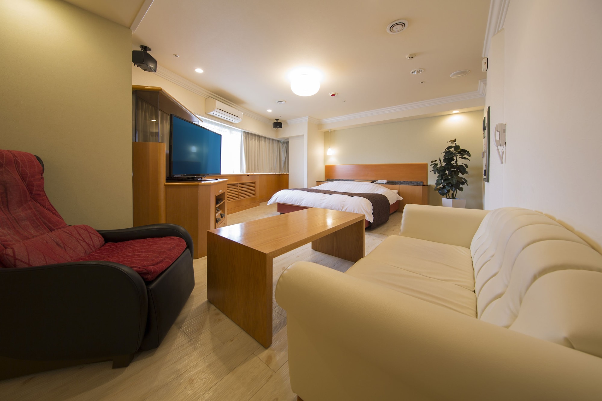 DELUXE, DOUBLE BED