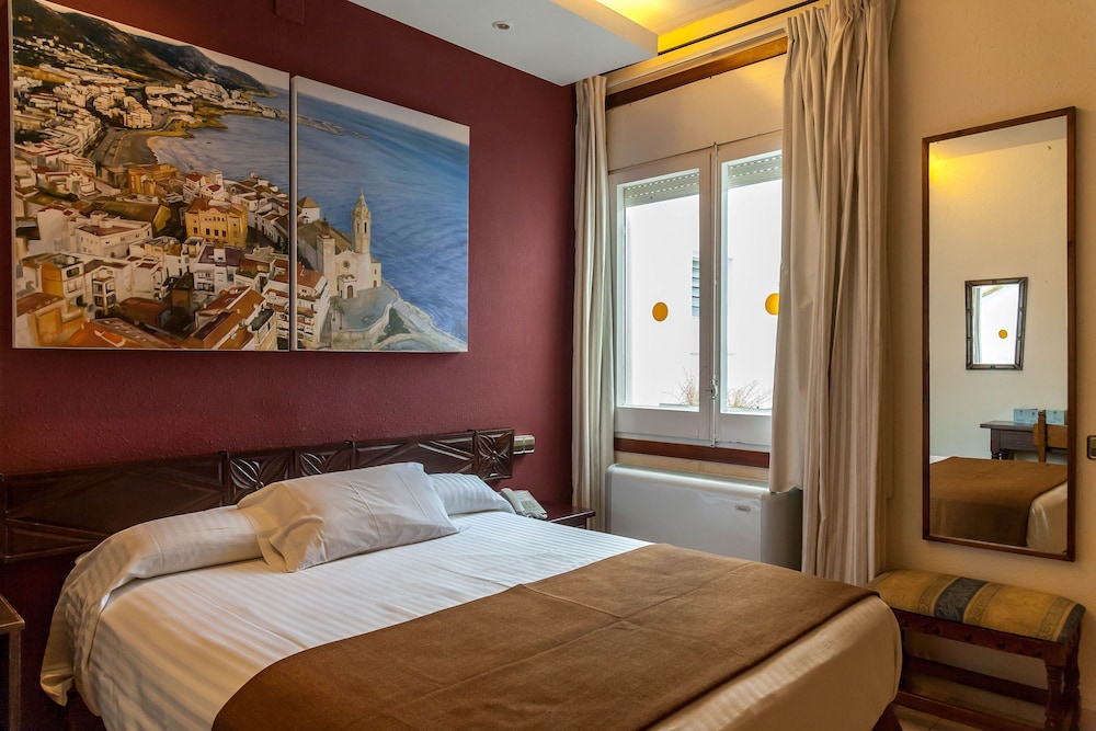 ROOM, DOUBLE OR TWIN BED