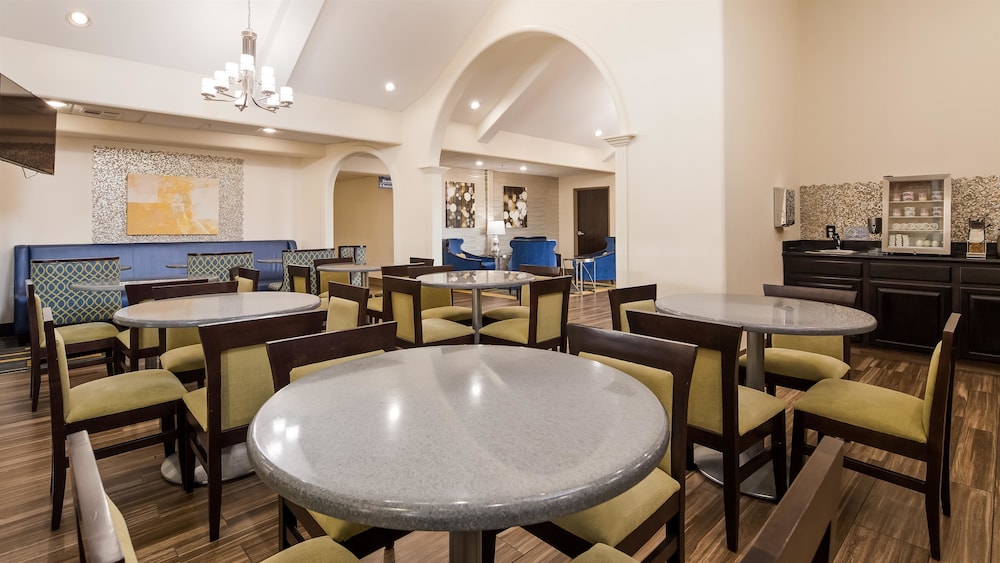 Best Western Plus Tulsa Inn Suites 22/24