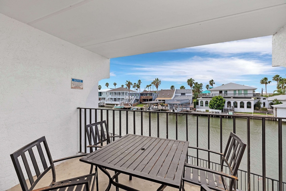 WindWater Hotel & Marina 52/66