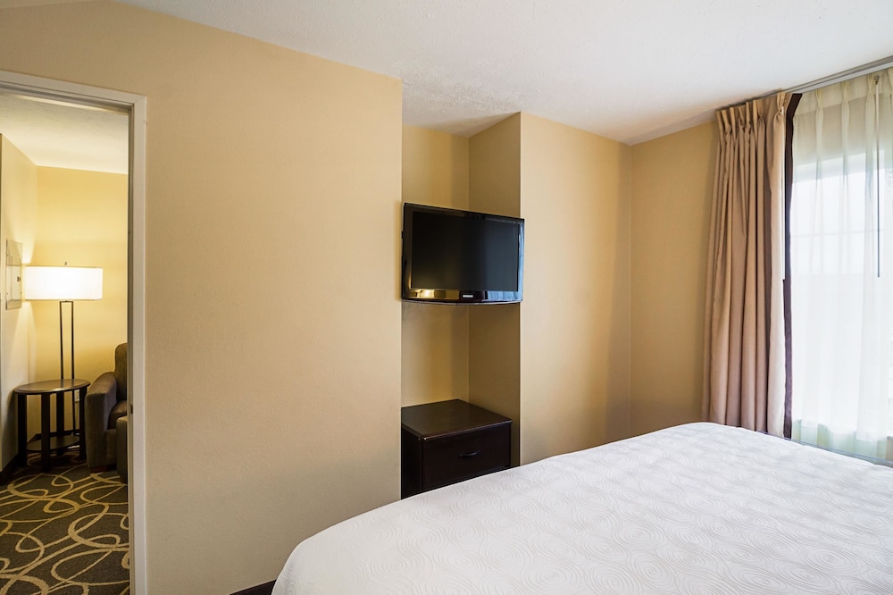 MainStay Suites Fargo - I-94 Medical Center 12/41