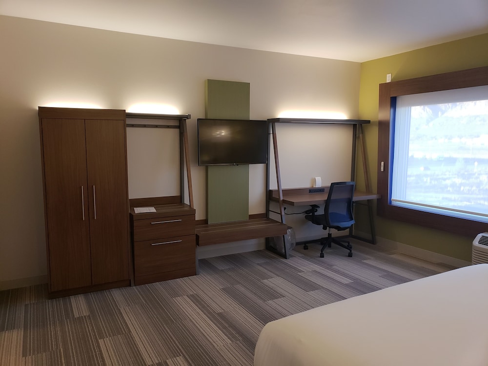 HOLIDAY INN EXPRESS & SUITES BRIGHAM CITY - NORTH UTAH 41/57