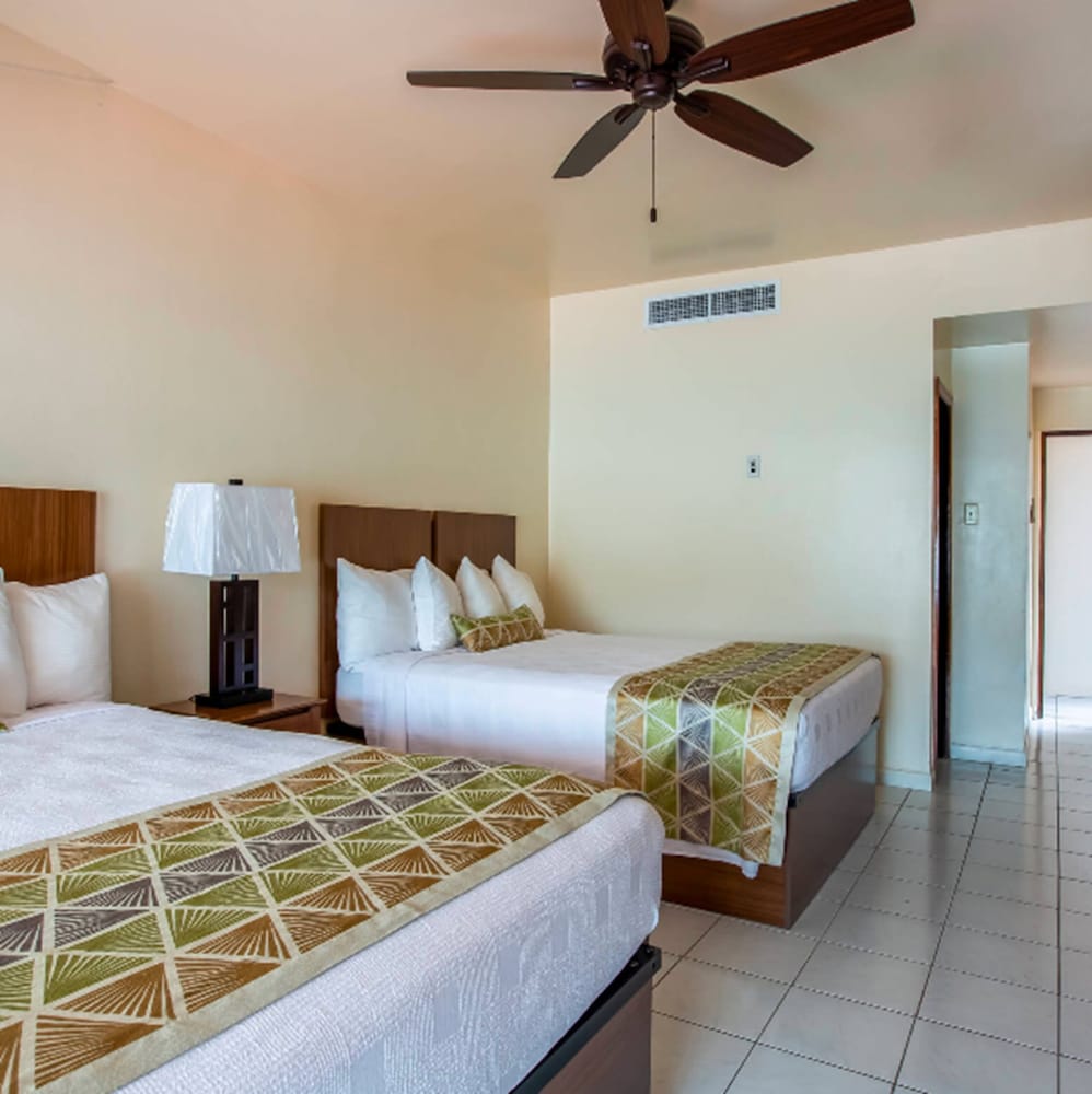 Village Cay 12/41