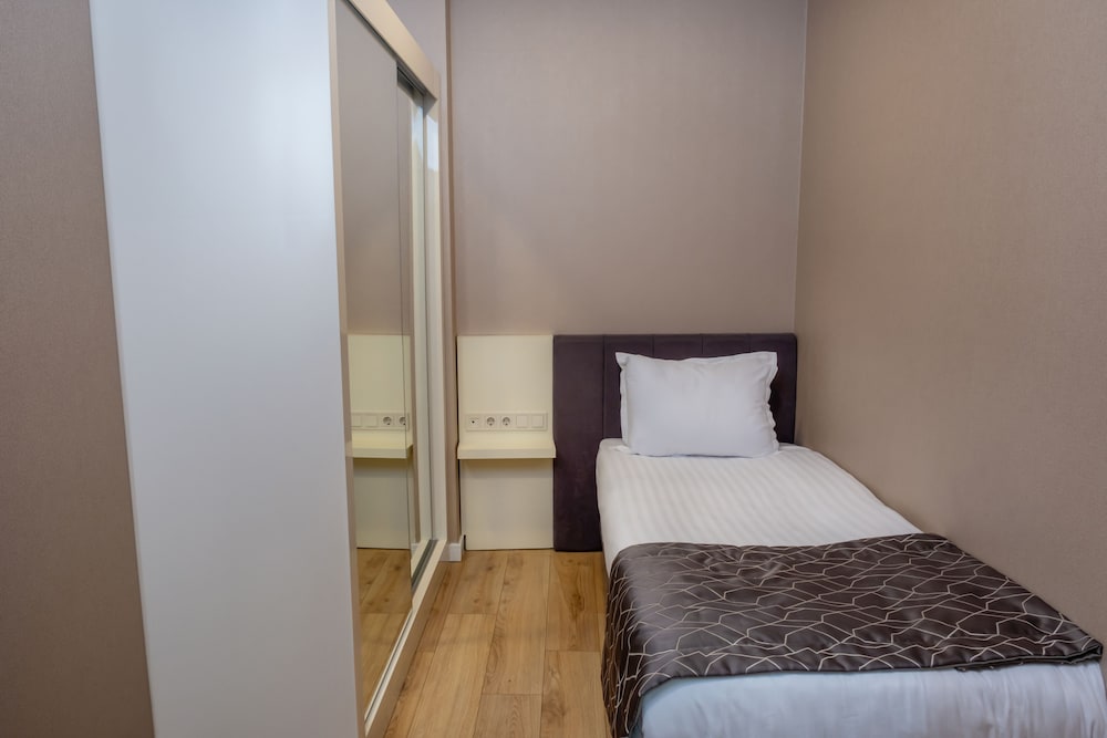 Elm Suite Hotel 11/41