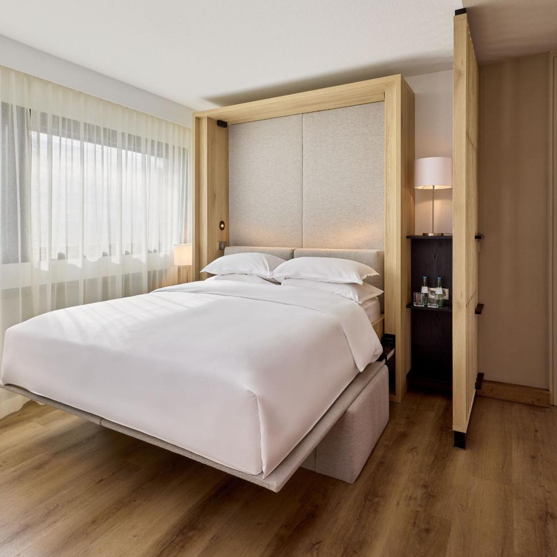 Studio, King Murphy Bed