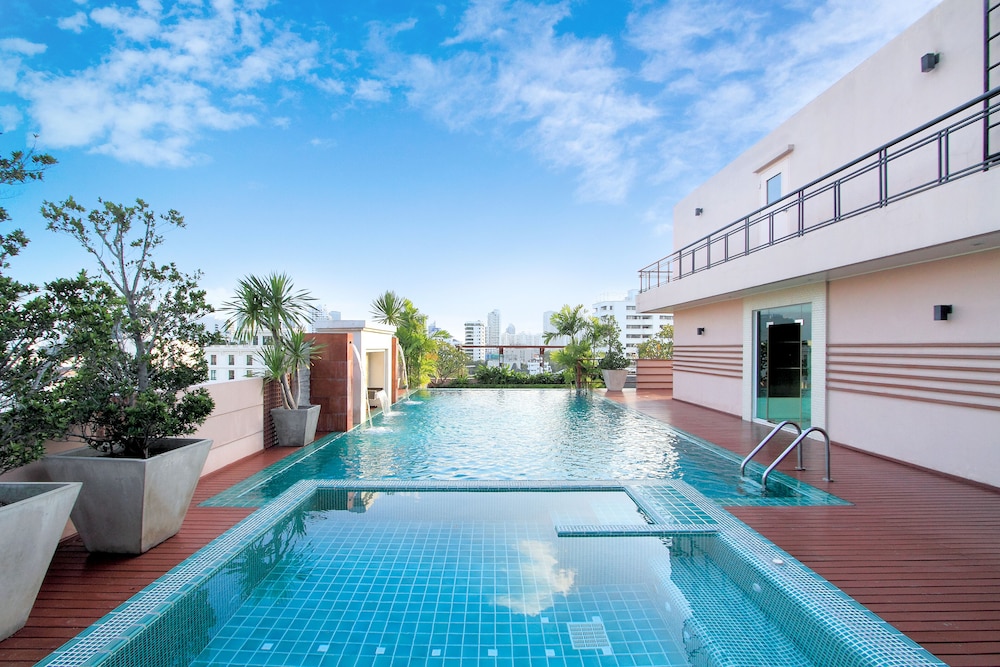 D Varee Montara Thonglor 25 in BANGKOK
