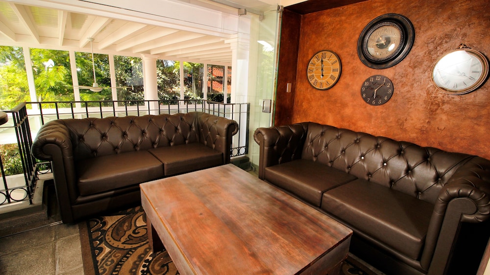 La Riviera Hotel Bed And Breakfast 28/50