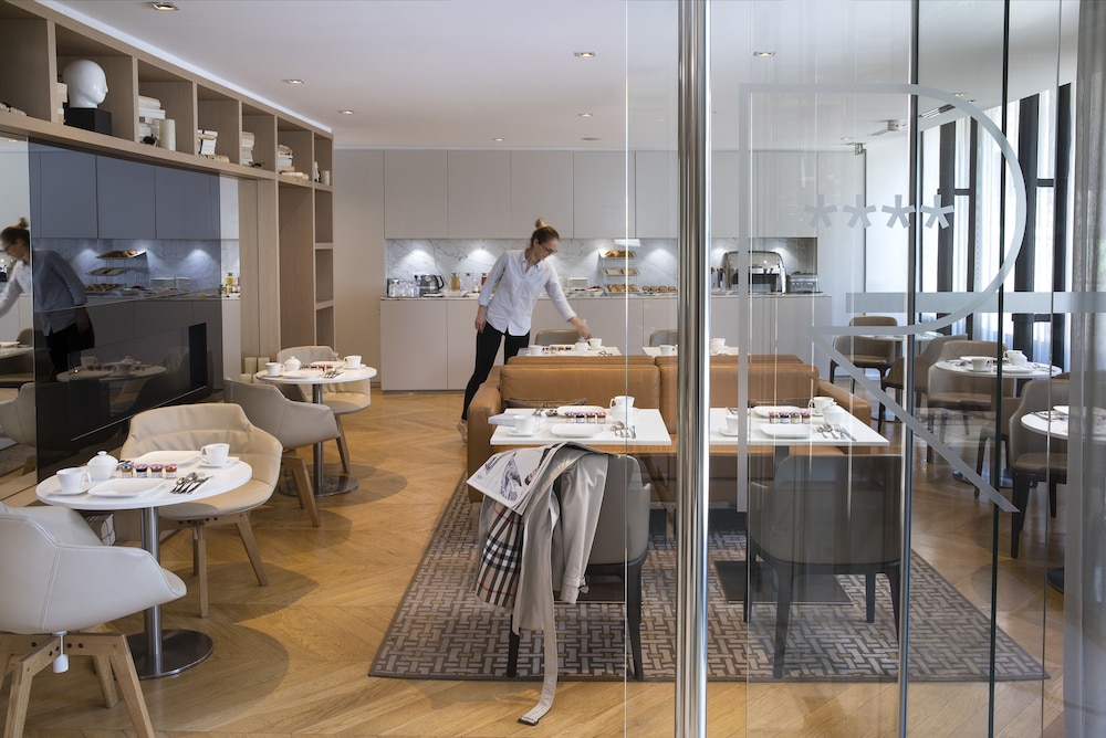 Hotel R de Paris 56/64
