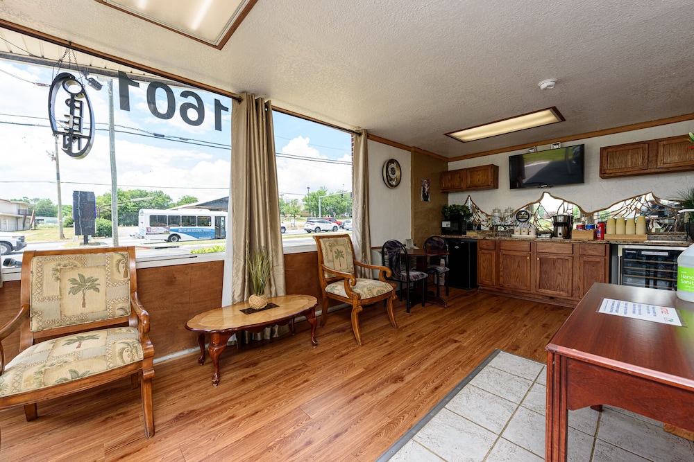 Guest Inn Rogers 46/67