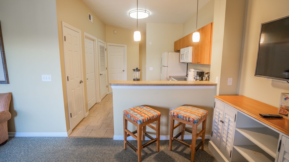 Barefoot Suites 9/69