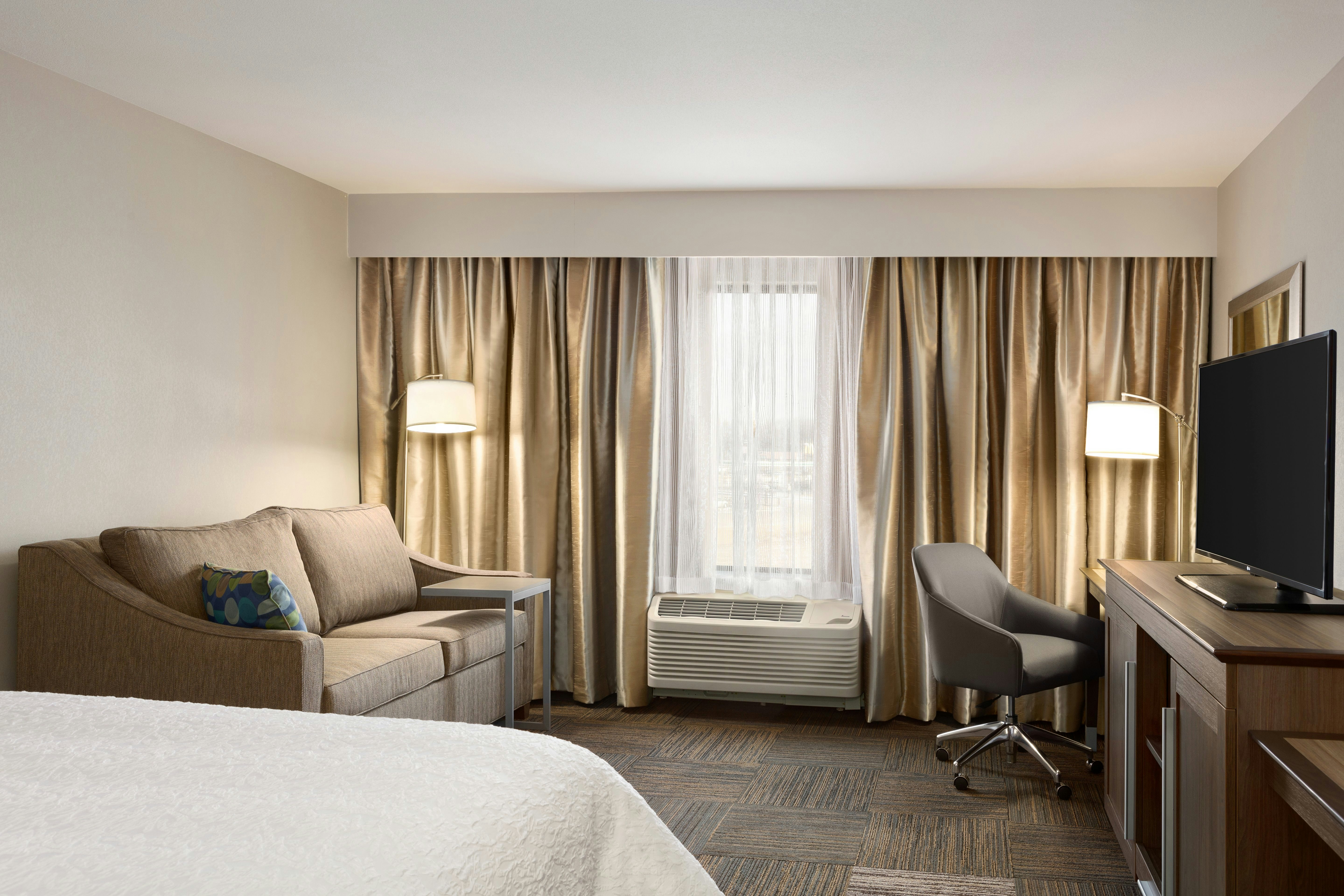 Hampton Inn and Suites Minooka 13/37