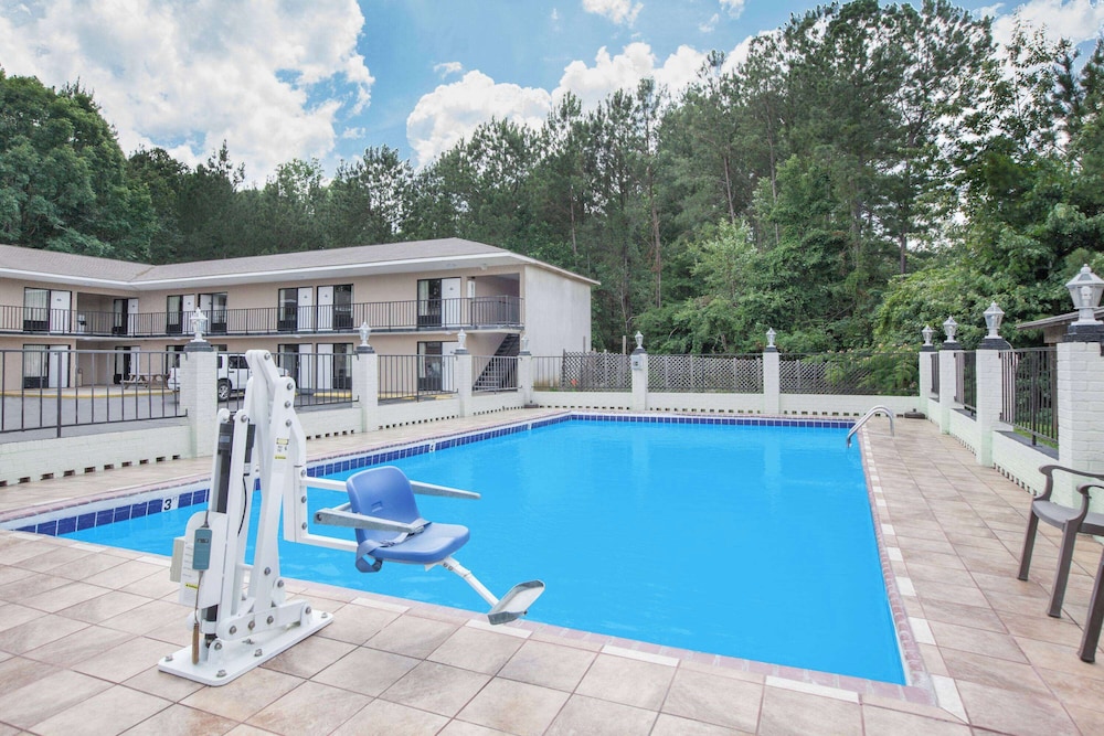 Days Inn by Wyndham Newton MS/I-20 13/23