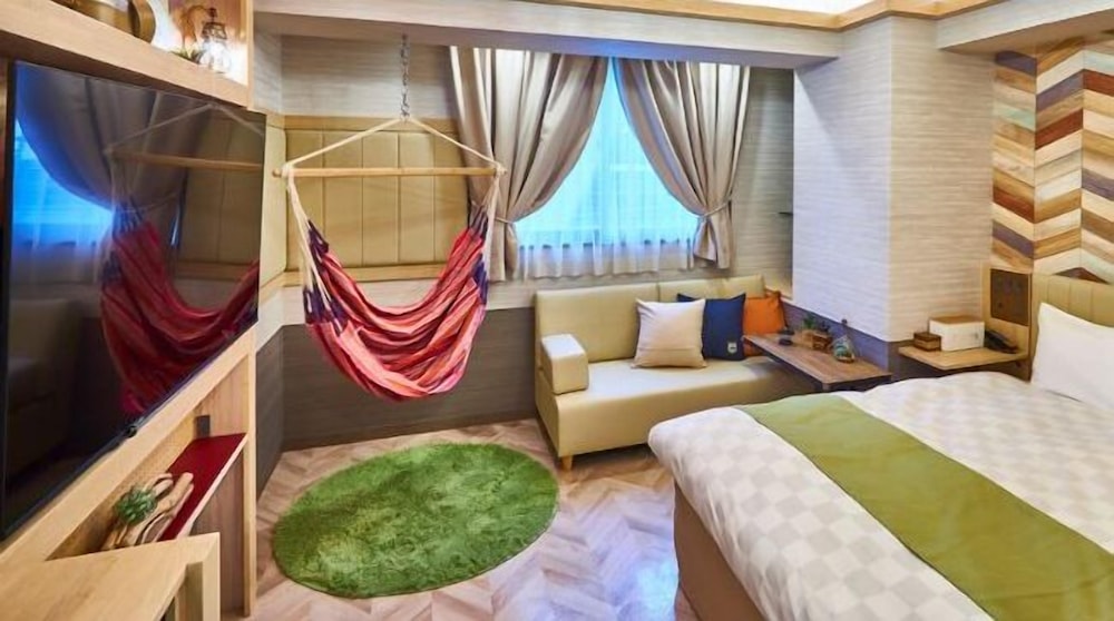 DELUXE, QUEEN BED