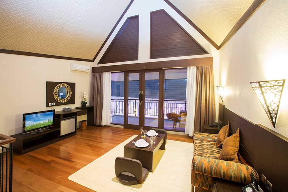 Flamingo Dewata Suite 72/87