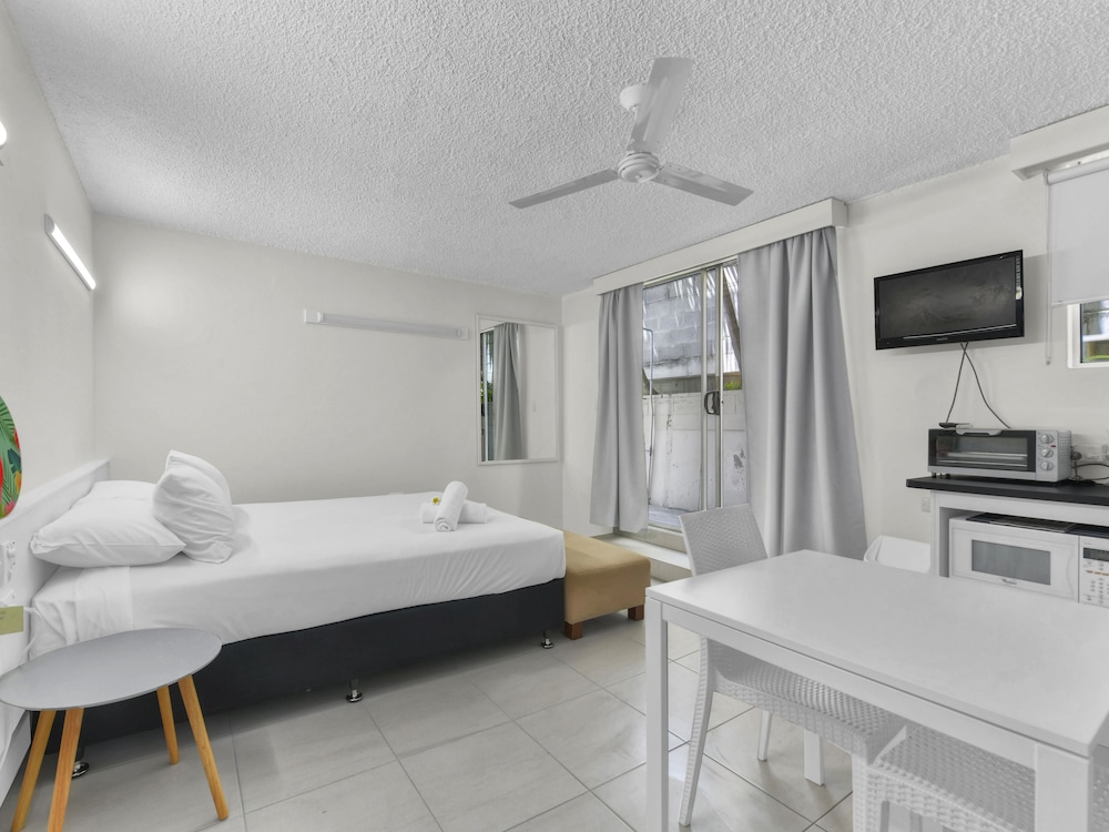 DELUXE, STUDIO, QUEEN BED