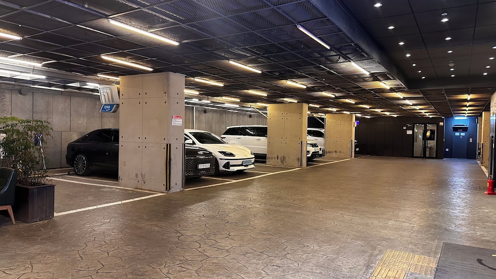 JB Design Hotel 70/77