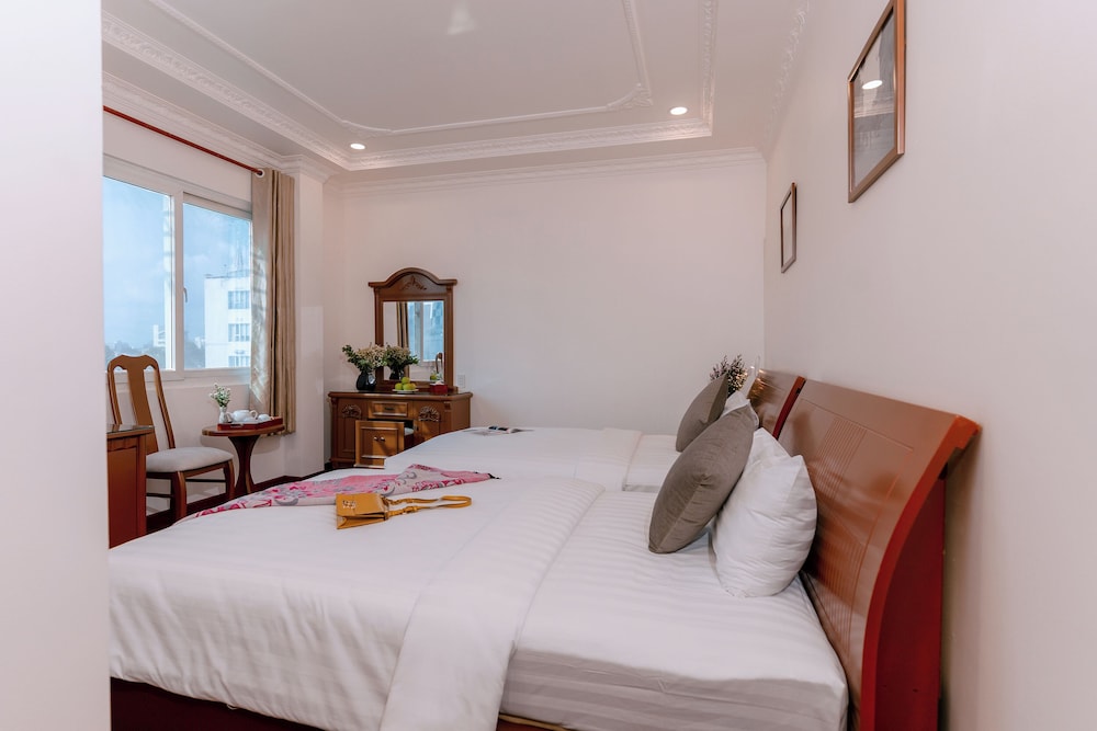 Dahlialand Saigon Hotel 12/42