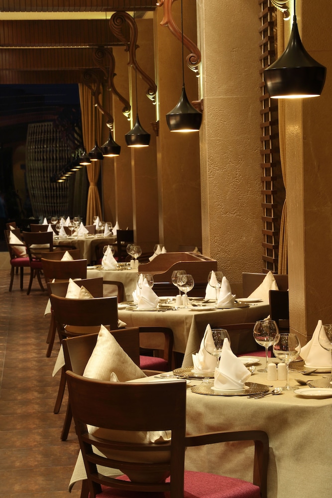 Fortune Select SG Highway, Ahmedabad - Member ITC Hotels Group 31/39