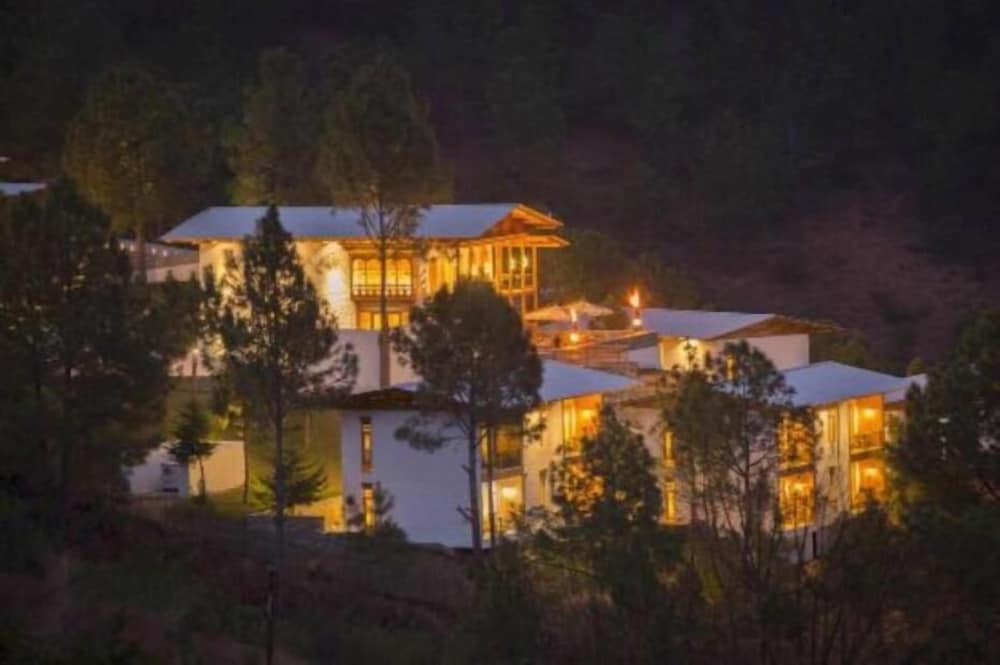 DHENSA BOUTIQUE RESORT 4/33