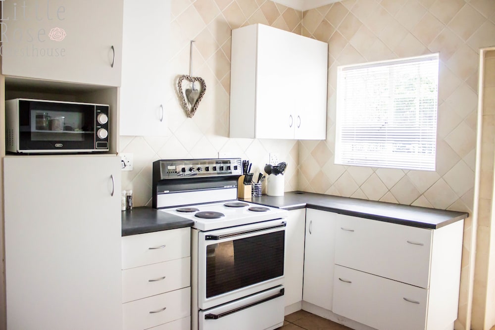 Little Rose Guesthouse & Self-Catering 38/50