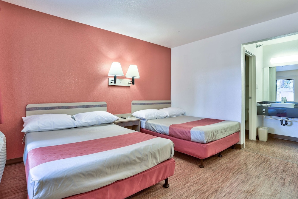 Motel6 Flagstaff, AZ - West - Woodland Village 18/50