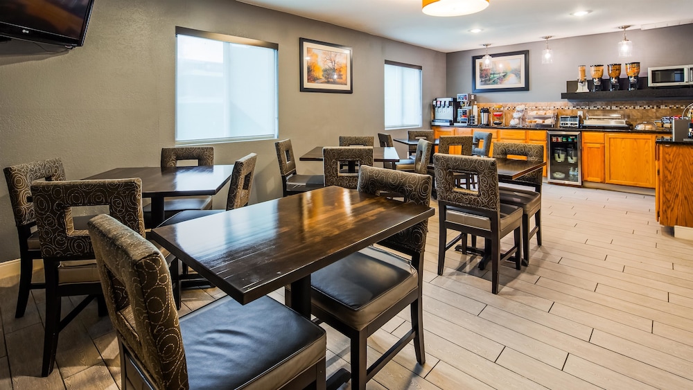 SureStay by Best Western Kansas City Country Inn North 36/46
