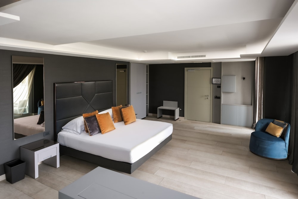 CINEMA, SUITE