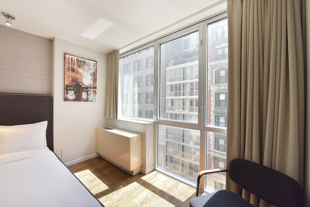 Hotel 32 32 39/78