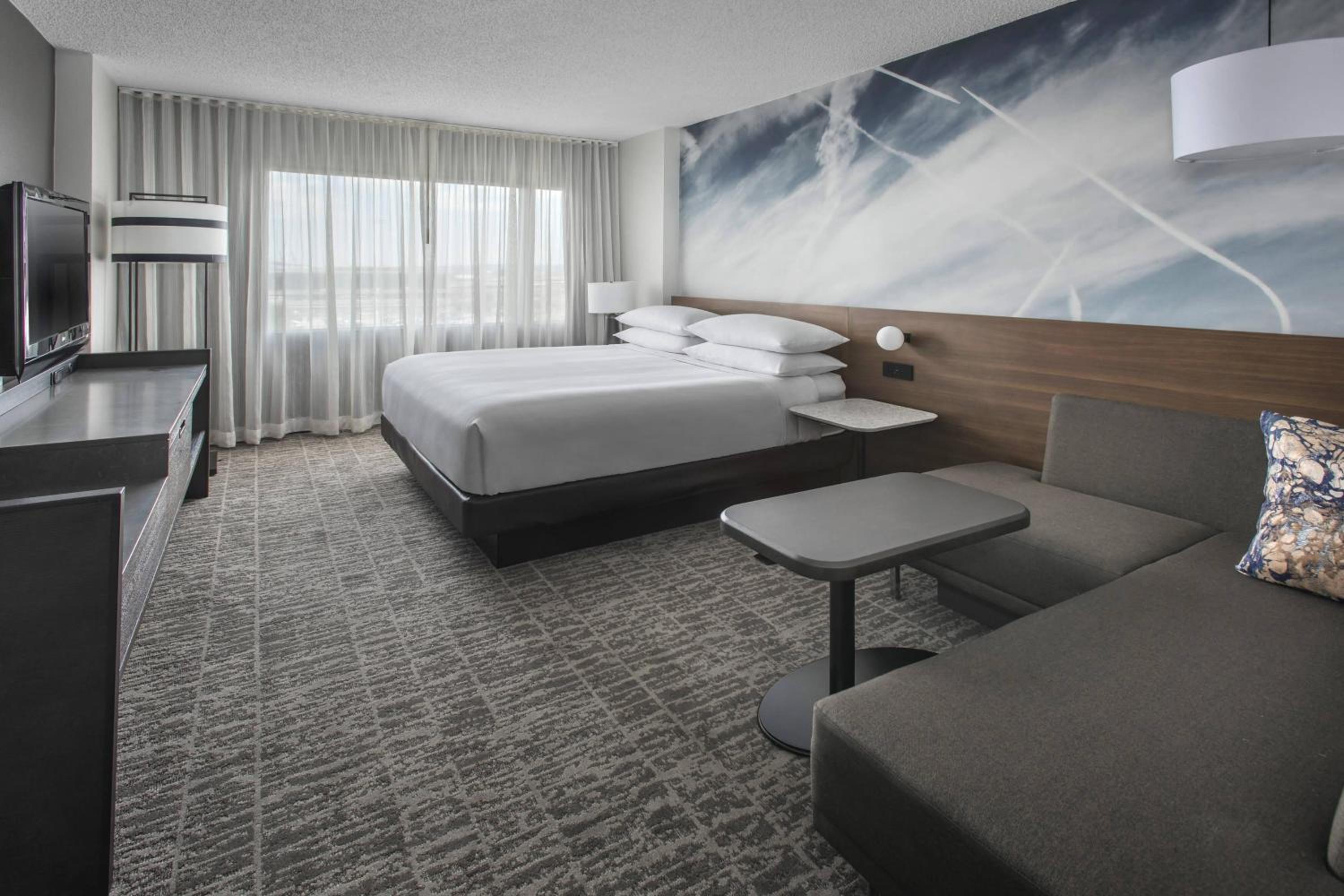 Room, King Bed, Concierge Level