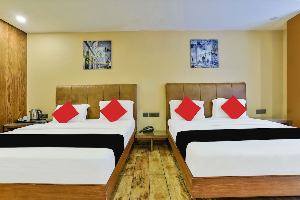 Staybook Hotel Nitya Maharani 18/50