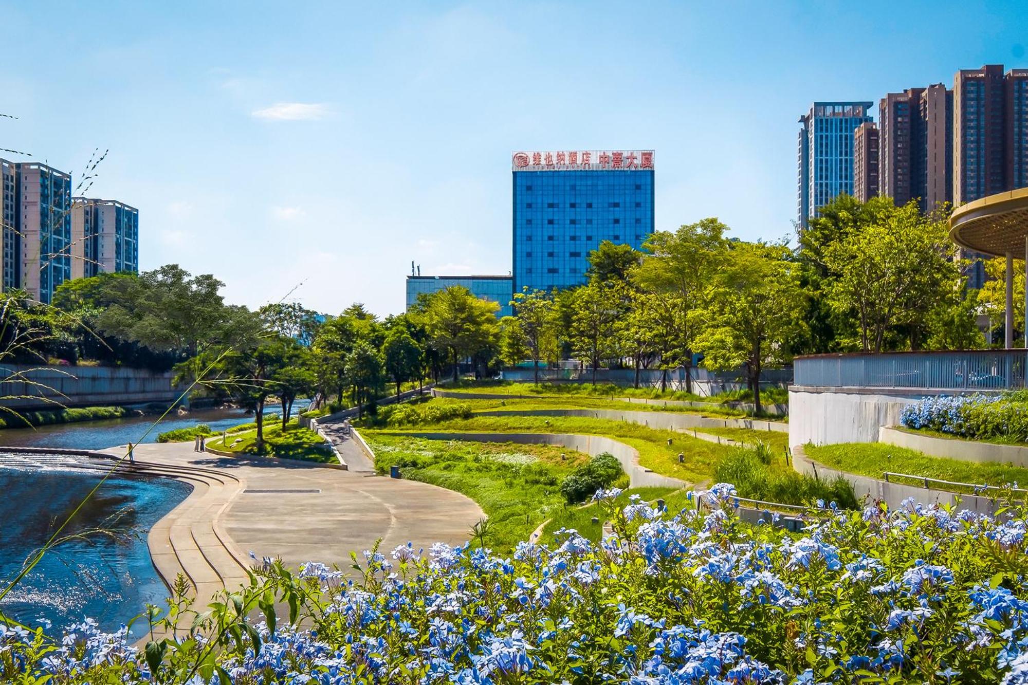 Vienna Hotel (Shenzhen Jixiang Metro Staion) 21/23