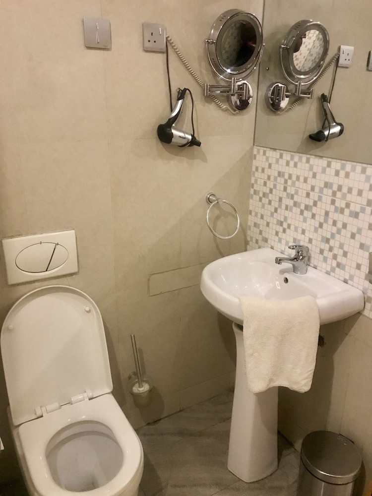 Warri Wetland Hotel 38/39