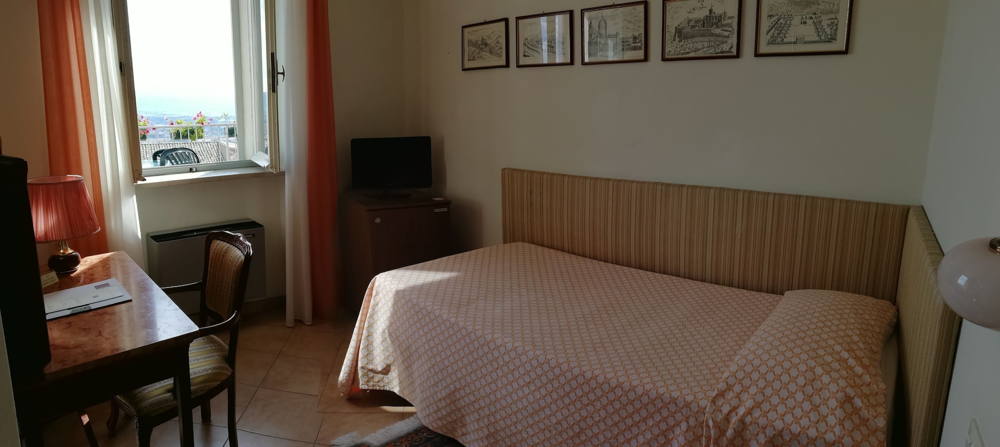 ROOM, SINGLE
