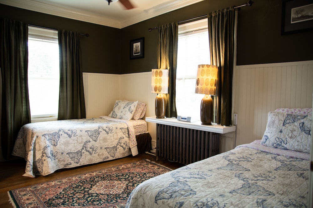 Williamsburg Manor B&amp;B 12/50