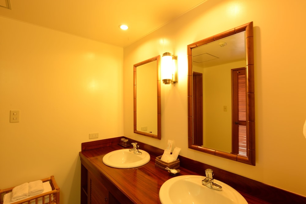 Kanucha Bay Hotels and Villas 36/80